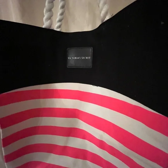 Victoria Secret Weekend Tote bag - nwot - large. - Picture 7 of 9